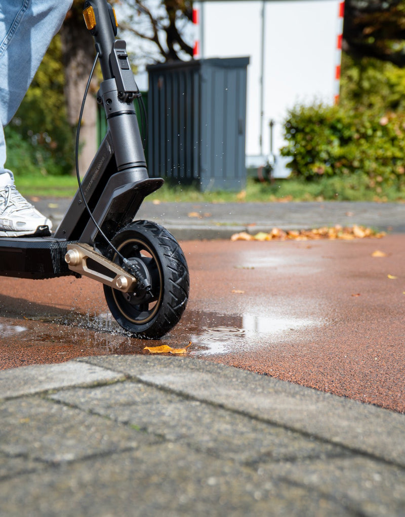 IPX5 water-resistant